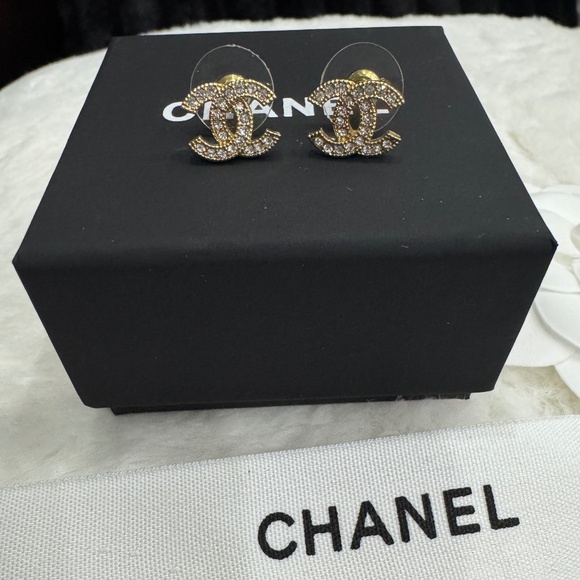 Chanel gold stud earrings - Picture 1 of 5